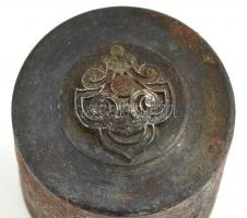 Vas verőtő  címer formájú mintával. 5x5 cm