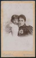 cca 1895 Anya gyermekével, keményhátú fotó Csonka Géza marosvásárhelyi műterméből, 10,5×6,5 cm