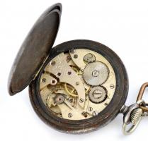 Junghans fém tokos zsebóra működő, jó állapotban fém lánccal d:5 cm