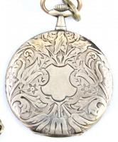Ezüst (Ag) tokos zsebóra. Működő, szép állapotban, hozzá fém óralánc. d: 50 mm