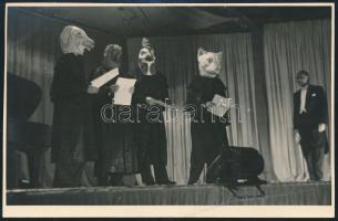 cca 1935 Avantgard színpadi előadás fotója, fotólap, 8,5×13 cm