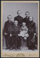 cca 1900 Budapesti család fotója kabinetfotó 11x17 cm