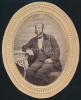 cca 1890 Ismeretlen férfi fotója díszes kartonon. 22x17 cm