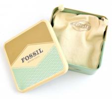 Fossil karkötő eredeti vászonzsákban és fém dobozban, d: 7 cm, doboz: 11,5x11,5x6 cm