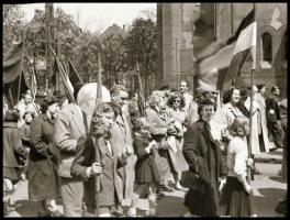 cca 1960 Május 1. felvonulásról készített negatívok 35 db negatív tartóban