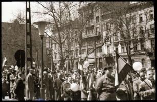 cca 1960 Május 1. felvonulásról készített negatívok 35 db negatív tartóban