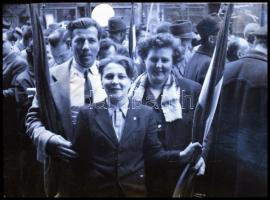 cca 1960 Május 1. felvonulásról készített negatívok 35 db negatív tartóban