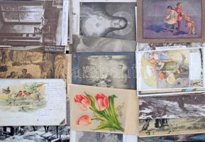 58 db főleg RÉGI motívum képeslap vegyes minőségben: katonai, vallás, művész, üdvözlő / 58 mostly pr...