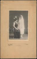 cca 1910 Anya lányával, kartonra kasírozott fotó Kiss József egri műterméből, karton foltos, 14×9 cm