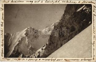 1917 Tátra, Magas-Tátra, Vysoké Tatry; Honvéd Alpinkurs in der Hohen Tátra. Alpinpatrouille des 30. Honvédrgmts am Kopkigrat / Honvéd sziklamászó-tanfolyam a Magas Tátrában. 30. honvéd gyalogezred sziklamászó-járőr a Kopki gerincén, háttérben a Bástya gerince. Schmidt G. kiadása / rock climbing course for the Hungarian Army in the High Tatras, patrol