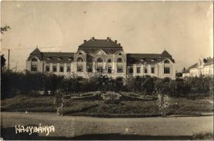 1940 Nagybánya, Baia Mare; Hotel Stefan Voda szálloda / hotel. photo + "1940 Nagybánya visszatért" So. Stpl (szakadás / tear)