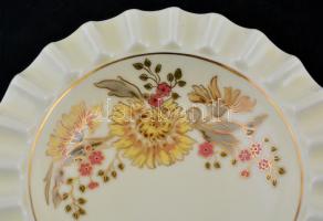Zsolnay virág mintás porcelán hamutál. Kézzel festett, jelzett, hibátlan. d: 15 cm