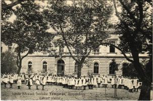 Temesvár, Timisoara; Józsefváros, Iskolanővérek Intézete, udvar / nunnery, boarding school, courtyard (képeslapfüzetből / from postcard booklet)