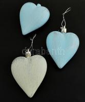 3 db szív alakú karácsonyfadísz, egyiken hiányzó akasztóval, 9x6,5 cm