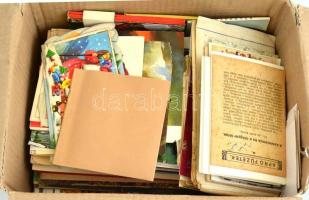 Doboznyi vegyes papírrégiség, nyomtatvány, újságok, leporellók, kötvény, filatélia, érdemes megnézni...