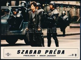 3 db werkfotó rajtuk Mick Jagerrel (Szabad Préda, Ned Kelly), az egyik sarkán kis hiánnyal, 17,5x24 cm