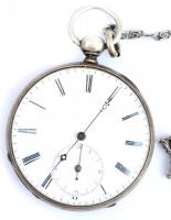 XIX. sz. vége- Ezüst (Ag) kulcsos zsebóra, másodperc mutatóval, gravírozott tokkal, működő állapotban, szép számlappal kulccsal, hozzá ezüst óralánccal, fém óratokkal ./ Vintage silver pocket watch, with silver chain, works well d: 44 mm