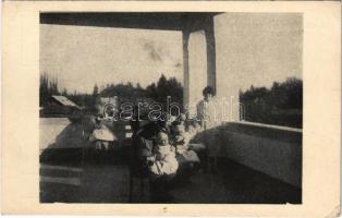 1929 Gyula, M. kir. Állami Gyermekmenhely, tornác napfürdőzésre (EK)