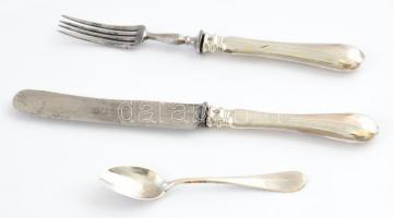 Ezüst (Ag) villa, kés és kiskanál, 3 db, jelzettek, h: 11,5 cm , 18,5 cm, és 21 cm, nettó: 89,7gr.
