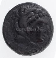 Makedónia / III. Alexandros (Nagy Sándor) Kr.e. 336-323. AE 18mm (5,91g) T:2- Macedonia / Alexander III 336-323 BC AE 18mm Heracles right wearing lion-skin headdress / ALEXANDROU (5,91g) C:VF