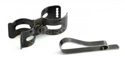 2 db fém biciklitartozék (pumpartartó, nadrágfogó), kopásnyomokkal