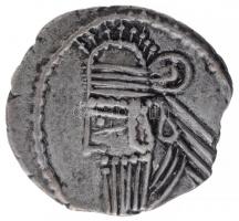 Párthus Birodalom / Ekbatána / Vologases IV. 147-191. Drachma Ag (3,52g) T:2,2- Parthian Empire / Ecbatana / Vologases IV 147-191. Drachm Ag (3,52g) C:XF,VF