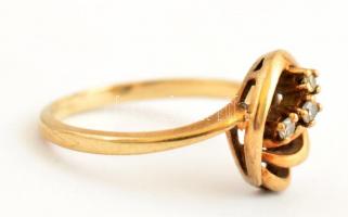 Arany (Au) 10K gyűrű, kövekkel, jelzett, méret: 54, bruttó: 2,2 g