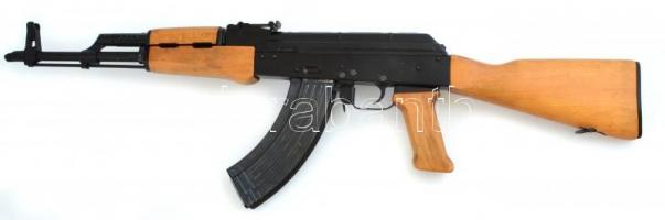 AK-63 F Kalasnyikov gépkarabély, hatástalanított, dukumentummal, jó állapotban, h: 89 cm.