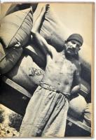 Ortutay Gyula: Parasztságunk élete. Bp., 1937. Officina. Müller Miklós fotóival. Enyhén sérült papír...