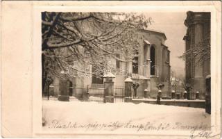 Rozsnyó, Roznava; részlet a Püspöki templomról télen / church in winter. photo (EK)