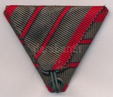 1918. "Sebesültek Érme" eredeti mellszalagja (két vörös sávval) jó állapotban
Hungary 191...