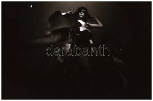 cca 1976 Alulról nézve, félhomályban...., szolidan erotikus felvételek, 13 db vintage NEGATÍV, 24x36...