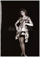 cca 1977 Az erotika mindenkit bizserget, szolidan erotikus felvételek, 13 db vintage NEGATÍV, 24x36 ...