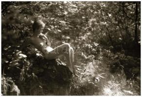 cca 1976 Természetes szépségek, természeti környezetben, szolidan erotikus felvételek, 6 db vintage ...