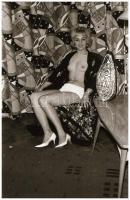 cca 1969 Ha ez a fotel mesélni tudna..., szolidan erotikus felvételek, 8 db vintage NEGATÍV, 24x36 m...