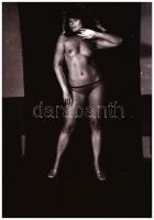 cca 1970 Lányok a műteremben, több fotómodell közreműködésével, eltérő időpontokban készült, szolida...