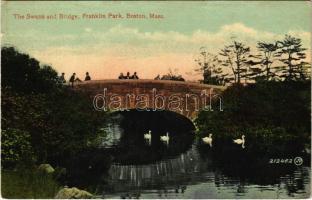 Boston (Massachusetts); Franklin Park, the swans and bridge,