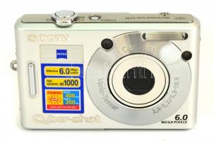 Sony SDSc W-30 digitális fényképezőgép, 6.0 megapixel, 16x digitális zoom, Carl Zeiss Vario-Tessar, ...
