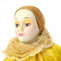 Porcelán kezű, fejű, lábú baba, szép állapotban, m: 38 cm