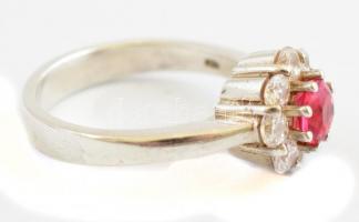 Ezüst(Ag) virágos gyűrű, jelzett, méret: 56, bruttó: 5,52 g