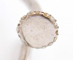 Ezüst(Ag) karperec apró kövekkel, jelzett, 5×6 cm, bruttó: 7,87 g