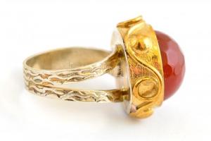 Aranyozott ezüst(Ag) gyűrű, karneollal, jelzett, méret: 56, bruttó: 10,17 g