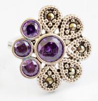 Ezüst(Ag) virágos gyűrű, markazittal és lila kővel, jelzett, méret: 55, bruttó: 5,28 g