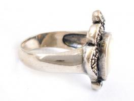 Ezüst(Ag) gyűrű, markazittal és gyöngyházzal, jelzett, méret: 56, bruttó: 6,87 g