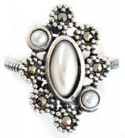 Ezüst(Ag) gyűrű, gyöngyökkel és markazittal, jelzés nélkül, méret: 55, nettó: 4,07 g