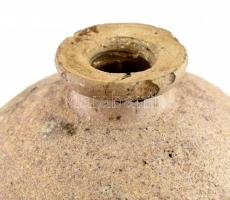 XIX. sz. legkésőbb. Nagy méretű víztároló edény. Mázatlan cserép, kis sérülésekkel, de összességében...