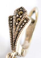 Ezüst(Ag) virágos fülbevalópár, ásványokkal díszítve, jelzett, h: 3,5 cm, bruttó: 16,49 g