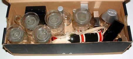 Vegyes üveg tétel: parfümös, gyógyszeres üvgecsék, egyéb üvegek, össz 20 db.