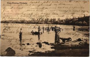 1917 Tata, Tata-Tóváros; Tó, mosóasszonyok a parton ruhákkal. Nobel Adolf kiadása (fl)