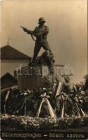 1929 Biharnagybajom, Hősök szobra, emlékmű, koszorúkkal. photo (EK)